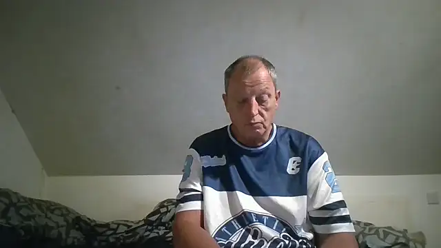 Pokazy przed kamerką – chubbybear2cum