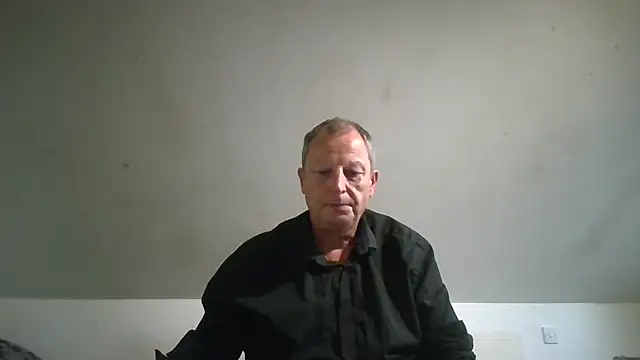 הופעת וובקאם של chubbybear2cum