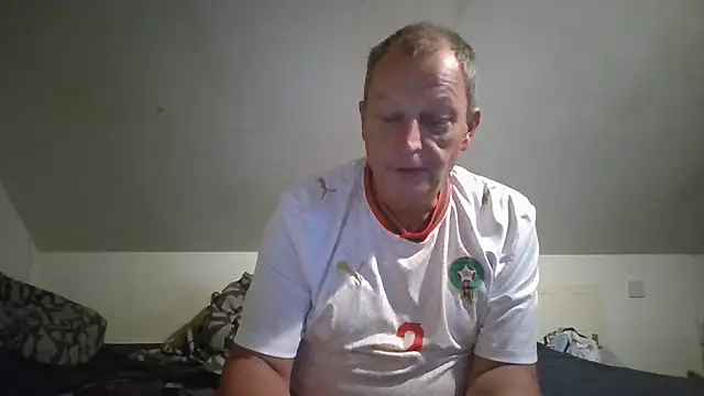 chubbybear2cum 网络视讯表演