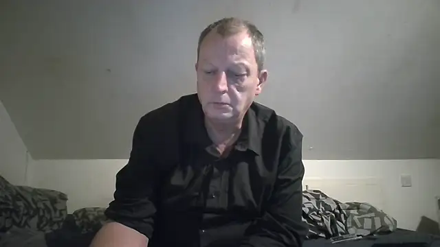 הופעת וובקאם של chubbybear2cum