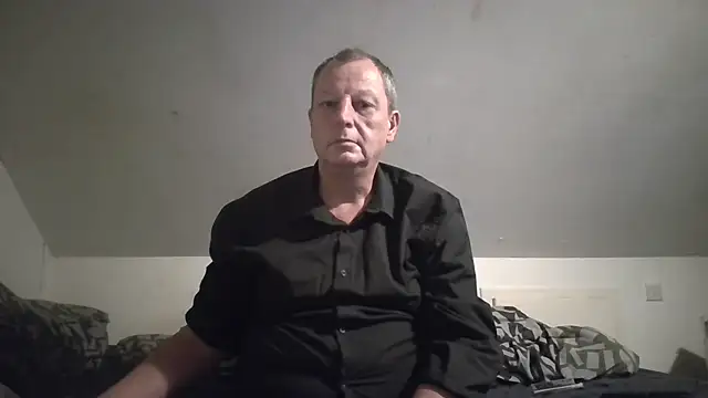 Pokazy przed kamerką – chubbybear2cum