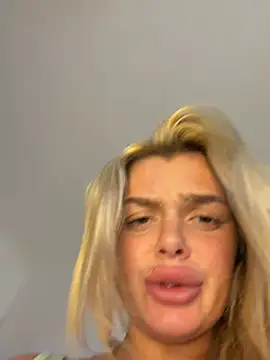 Irish_BarbieMilfx 网络视讯表演