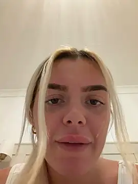 Irish_BarbieMilfx's Live XXX Chat