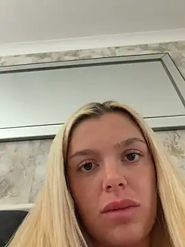 Irish_BarbieMilfx 网络视讯表演