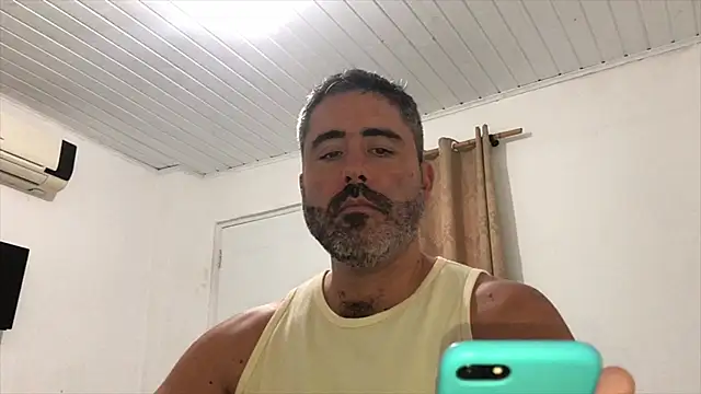 Pokazy przed kamerką – victor_chat