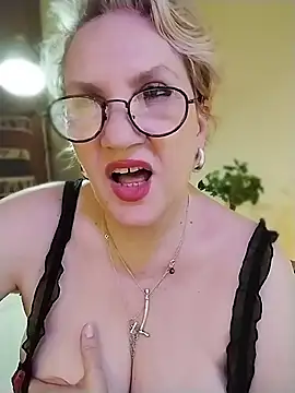 GattonaBiondona's Live XXX Chat