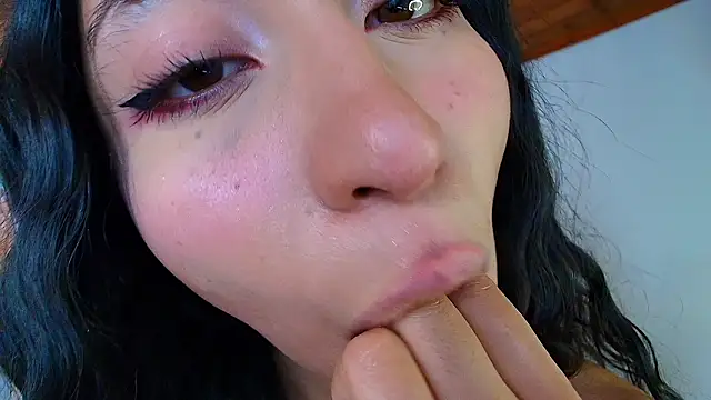 amber_curly Show Webcam