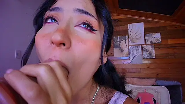 amber_curly Webcam show
