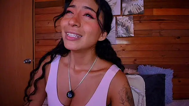 amber_curly Show in webcam