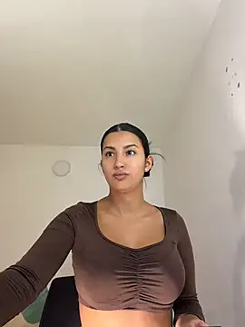 Kimm_khalifa Adlı Modelin Canlı XXX Sohbeti