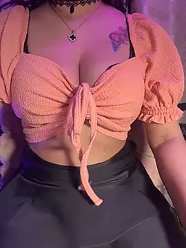 Alana_Queen_X Adlı Modelin Canlı XXX Sohbeti