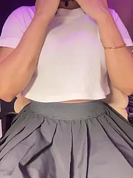 Alana_Queen_X Adlı Modelin Canlı XXX Sohbeti