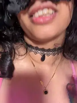 Alana_Queen_X élő XXX-chatje