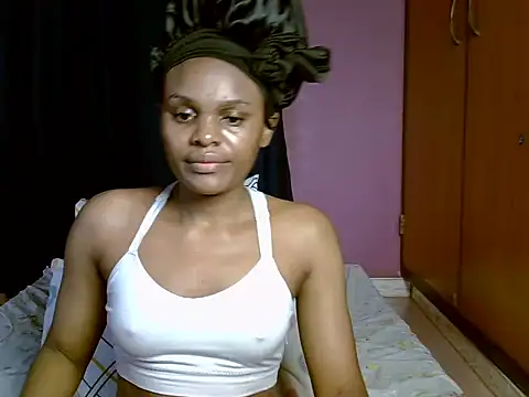 Queen_petite_ XXX чат на живо