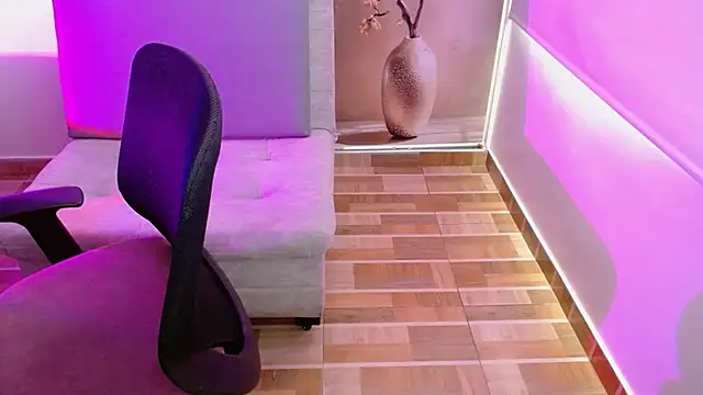 milfrousse Adlı Modelin Canlı XXX Sohbeti