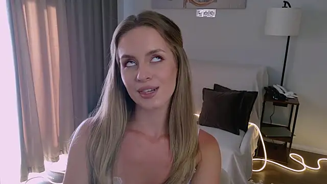 RozzitaBedberry's Live XXX Chat