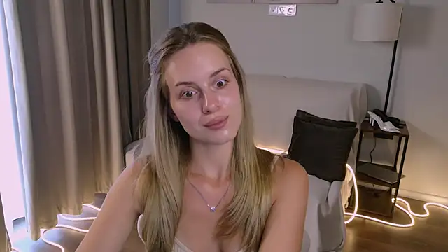 RozzitaBedberry Adlı Modelin Canlı XXX Sohbeti