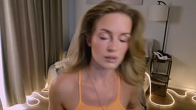 RozzitaBedberry's Live XXX Chat