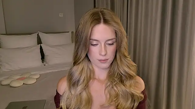 Chat XXX en directo de RozzitaBedberry