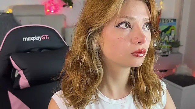 ari_kat élő XXX-chatje
