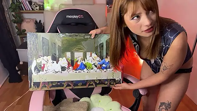 Pokazy przed kamerką – ari_kat