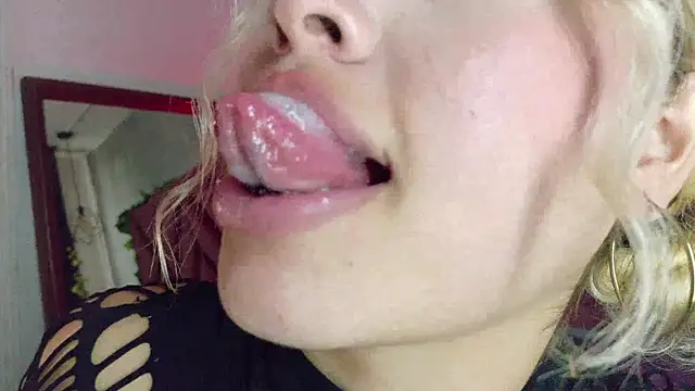 Haelycute Show in webcam