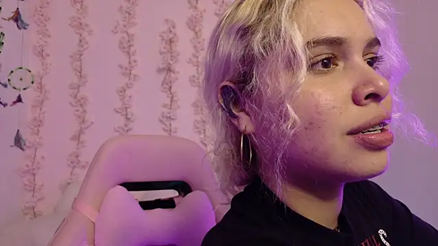 Živá chatovací místnost Haelycute