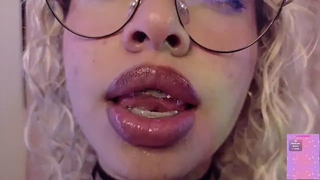 Haelycute Chat XXX in diretta