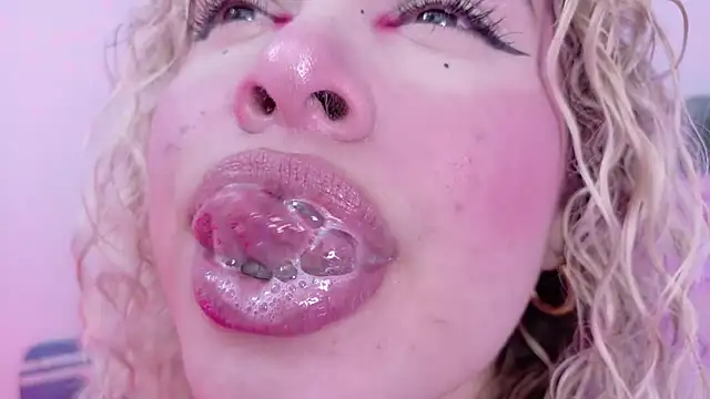 Haelycute's Live XXX Chat