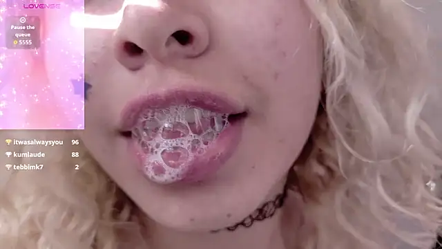 Haelycute's Live XXX Chat
