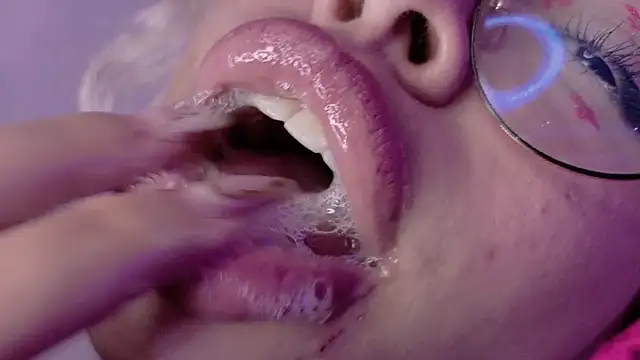 Czat XXX na żywo – Haelycute