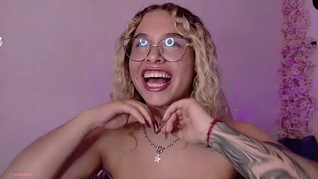 Haelycute's Live XXX Chat