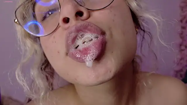 צ'אט XXX בשידור חי של Haelycute