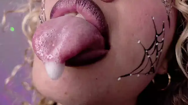 Haelycute's Webcam Show