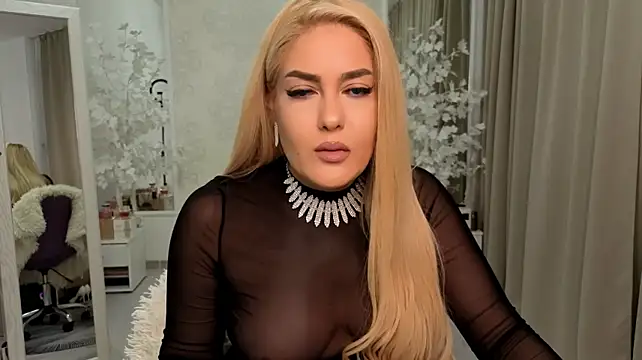 Pokazy przed kamerką – HotFireBabe_
