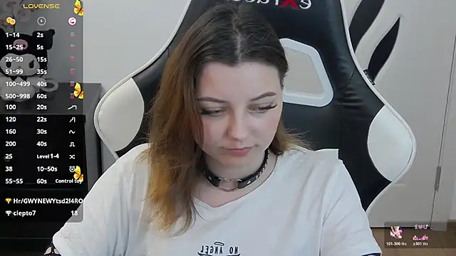 pretty_little_thing чат на живо