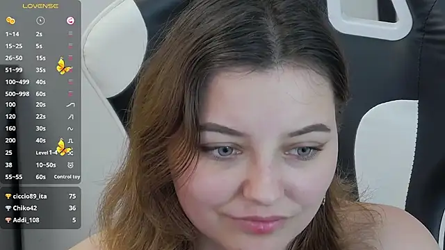 XXX chat uživo modela pretty_little_thing