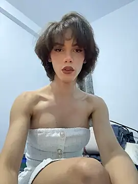 Carlita_cute Show in webcam