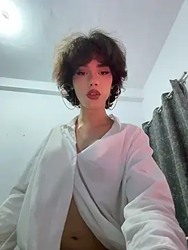 Carlita_cute Show in webcam