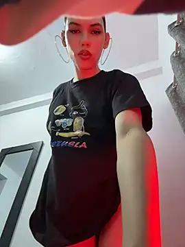 Carlita_cute Show in webcam