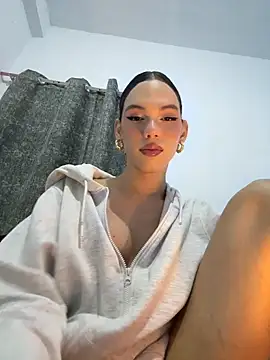 Carlita_cute Show in webcam