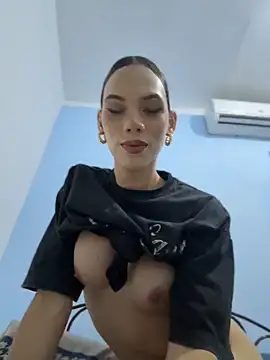 Carlita_cute Show in webcam