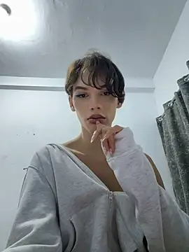 Carlita_cute Show in webcam
