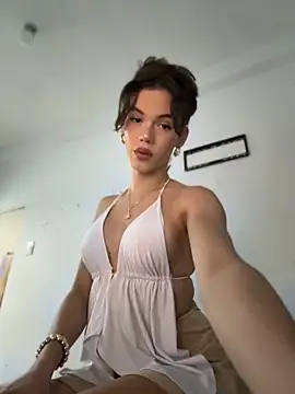 Carlita_cute's Webcam Show