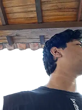 _Ottis_: διαδικτυακό σόου στην κάμερα