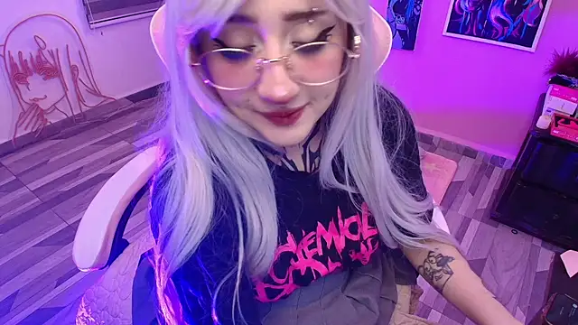 Miwa_violet élő XXX-chatje