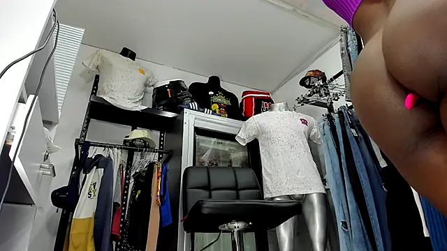 MAREIA_25 Show in webcam