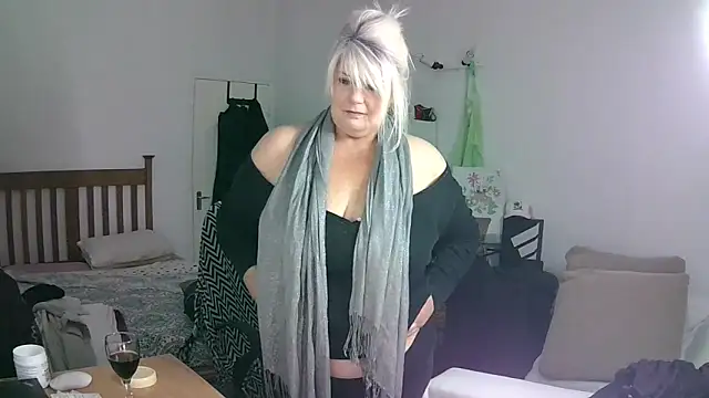 Miahotmilf Adlı Modelin Canlı XXX Sohbeti