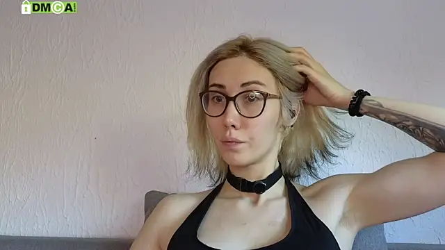 KawaiiNullify Show in webcam