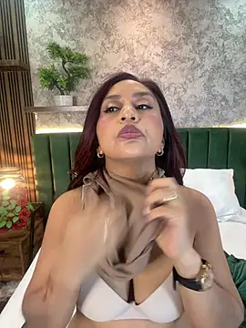 MonicaMoret Show in webcam